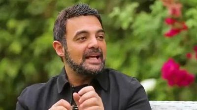 عمرو محمود ياسين.. المبدع الذي خرج من جلباب والده ليتصدر المشهد الدرامي كأبرز مؤلفي جيله