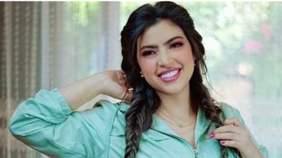 ميرنا جميل تتألق بفستان 