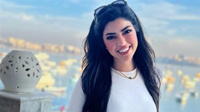 كيف نسقت ميرنا جميل إكسسواراتها مع الفستان البني؟ تفاصيل إطلالة النجمة التي أبهرت متابعيها