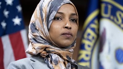 إلهان عمر: رحلة كفاح من مخيمات اللجوء في كينيا إلى قبة الكونغرس الأمريكي