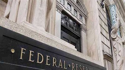 انقسام داخل اللجنة الفيدرالية: ميران ووالر يعترضان وباول يتمسك بالتثبيت لمواجهة التضخم المرتفع