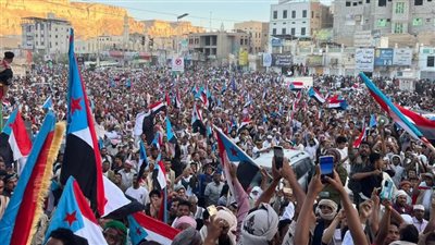 حضرموت تقول كلمتها: نعم للاستقلال ونعم للزبيدي.. ولا اعتراف بقرارات حل المجلس الانتقالي