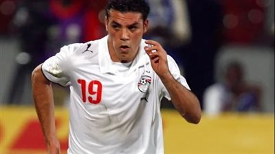 القبض على عمرو زكي بمطار القاهرة.. إليك السبب