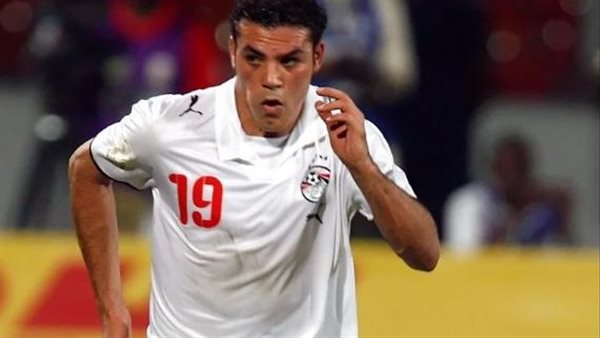 القبض على عمرو زكي بمطار القاهرة.. إليك السبب