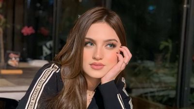 ياسمين عز تفتح النار على 