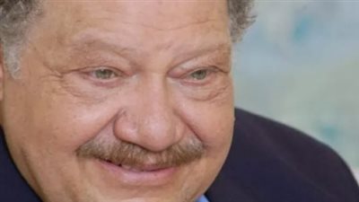 الملك لير والخواجة عبد القادر: كيف تربع الفخراني على عرش المسرح والتلفزيون؟