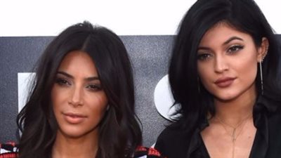 انقسام داخل آل كارداشيان: كيندال تختار باتريوتس وكيم تراهن على سيهوكس لكسر الخرافة