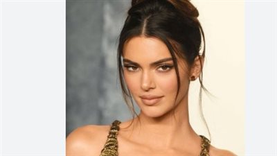 كيندال جينر تستعين بخبرة توم برادي وتراهن ضد شقيقاتها في مواجهة السوبر بول المرتقبة