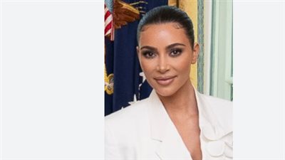 كيم كارداشيان تستعرض رهانها عبر Fanatics