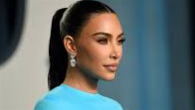 كيم كارداشيان والموضة الغريبة.. لماذا تصر نجمة 