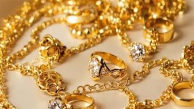 المعدن النفيس في مفترق طرق: كيف يؤثر سعر الأونصة العالمي على الذهب في السوق المصري؟