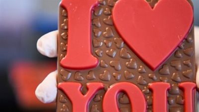 تكنولوجيا الحب: كيف دخل الذكاء الاصطناعي والواقع الافتراضي في هدايا عيد الحب 2026؟