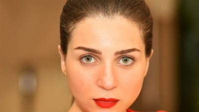 محطات في حياة مي عز الدين: كيف تغلبت على 40 مرشحة لتصبح ابنة يسرا في 