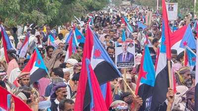 أبين تقلب الموازين: حشود غير مسبوقة في زنجبار ترفض المساس بمكتسبات الجنوب وتطالب باستعادة الدولة (صور)
