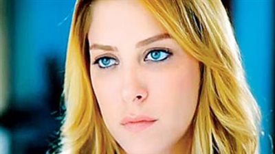 ريم مصطفى.. أيقونة الأناقة والتمثيل التي كسرت قواعد الجمال التقليدي