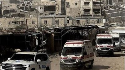 الدفعة الـ11 من العائدين تعبر رفح إلى مجمع ناصر الطبي