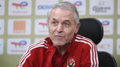  الأهلي يُواجه أزمة بشأن المدرب السابق 