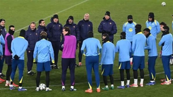 توبيخ وتقييم فيديو.. كواليس ثورة هانز فليك ضد لاعبي برشلونة