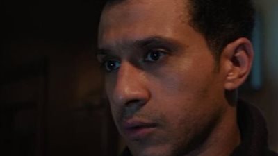 هشام هلال ينسج خيوط الغموض في 