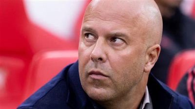 بسبب الكاريزما.. إعلامي شهير يسخر من روني بعد انتقاده لـ سلوت