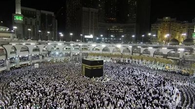 انسيابية رغم الكثافة.. كيف أدار المسجد الحرام تدفق 904 آلاف معتمر في رابع أيام رمضان؟