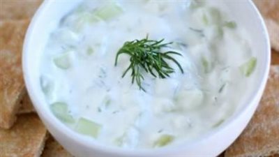 وداعًا للعطش والحموضة.. جمال شعبان يكشف أسرار الزبادي في تعزيز المناعة أثناء الصيام