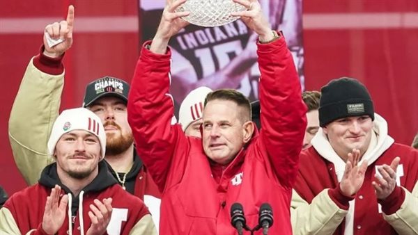 بـ 13.2 مليون دولار سنويًا.. كيرت سينييتي يتربع على عرش أجور مدربي أمريكا