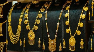 الجنيه الذهب يتخطى حاجز 57 ألف جنيه.. قراءة في تحديثات الأسعار والمصنعية اليوم