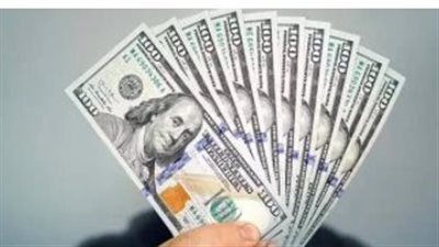 الجنيه المصري يتماسك أمام الأخضر.. خريطة أسعار الصرف في البنك المركزي والأهلي