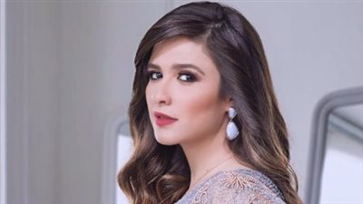 من النجاح الجماهيري إلى المشادات الكلامية.. القصة الكاملة لخلاف مي عمر وياسمين عبد العزيز