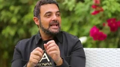 بمناسبة ميلاده.. رحلة عمرو محمود ياسين من إدارة الأعمال إلى قمة التأليف