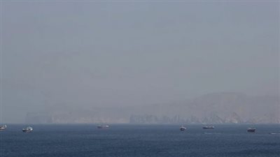  البحرية الأمريكية ترفض مرافقة سفن بمضيق هرمز 