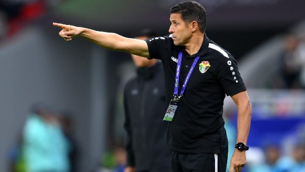 فشل مفاوضات الاتحاد الكويتي على المدرب المغربي حسين عموتة