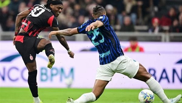 ميلان يقضي على إنتر ويشعل الصراع على لقب “الكالتشيو”