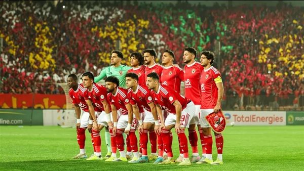 بسبب تراجع الأداء.. الأهلي المصري يخصم 30% من رواتب اللاعبين ويعلق 25% من عقودهم