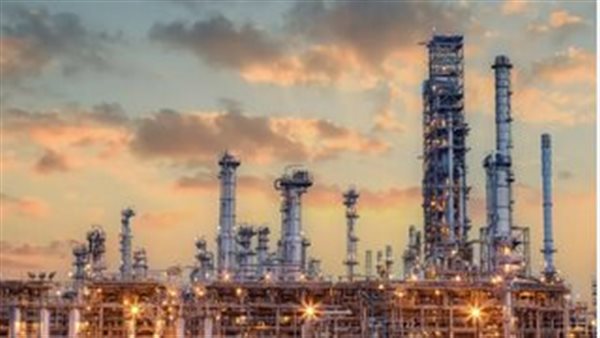 بين السيطرة والقصف.. لماذا يخشى العالم الاقتراب من شريان النفط الإيراني في “خرج”؟