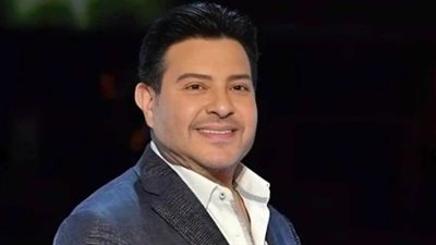 أمير الغناء العربي: كيف حافظ هاني شاكر على مكانته وسط عمالقة الجيل الذهبي؟