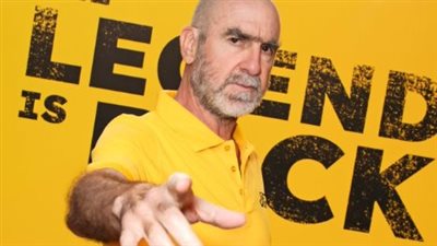 أسطورة مانشستر يونايتد ينتقل من الملاعب إلى الموسيقى الفلسفية