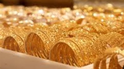 الذهب يواصل الهبوط.. كيف أثر صعود الدولار على أسعار المعدن الأصفر بمصر؟