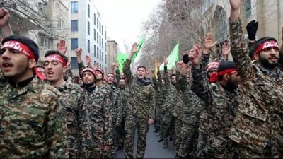 الباسيج ينتشرون في طهران وشيراز مع تسجيل انفجارات متعددة