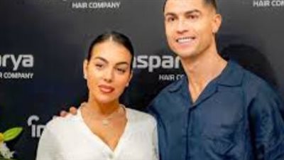 خاتم رونالدو الماسي يزين إطلالة جورجينا في أسبوع الموضة بروما