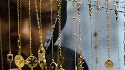 الذهب في مواجهة الدولار.. كيف تتأثر أسعار المعدن الأصفر بتحركات البنوك المصرية؟