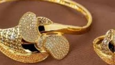 استثمار الذهب في زمن الأزمات.. كيف يحمي المصريون مدخراتهم مع وصول الدولار لـ 53 جنيهًا