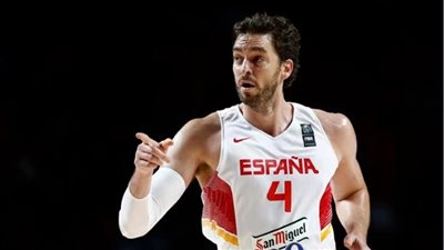 أسطورة إسبانيا في السلة يختار مينوركا ملاذًا صيفيًا يجمع بين الشواطئ والتاريخ