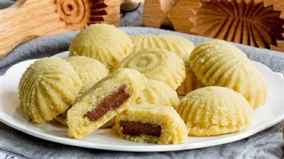 طريقة عمل البيتي فور والغريبة بالفستق.. وصفات أصلية تزيّن مائدة ضيافتك في العيد