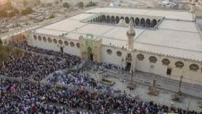  تكبيرات العيد تهز أرجاء مسجد عمرو بن العاص العريق في القاهرة