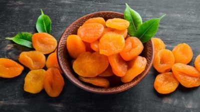 دليلك الصحي لتناول الفاكهة: لماذا يتفوق المشمش الطازج على المجفف؟