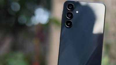 وداعًا للتضحية بالمواصفات: كيف سيطرت هواتف الفئة المتوسطة على سوق 2026؟