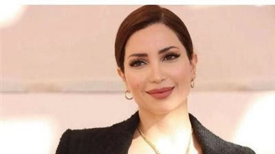 كيف نسقت نسرين طافش القفطان مع الجينز في لوك ربيعي ساحر؟