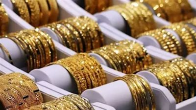 استقرار الذهب عند قمة جديدة.. كيف أثر تراجع الدولار على الأسعار محليًا؟